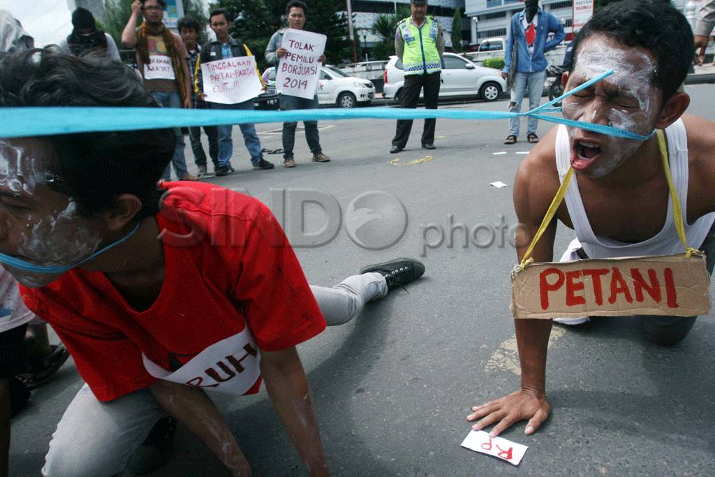Mahasiswa tolak politik...