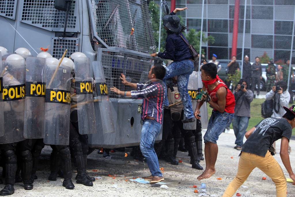 Semprotan water canon...