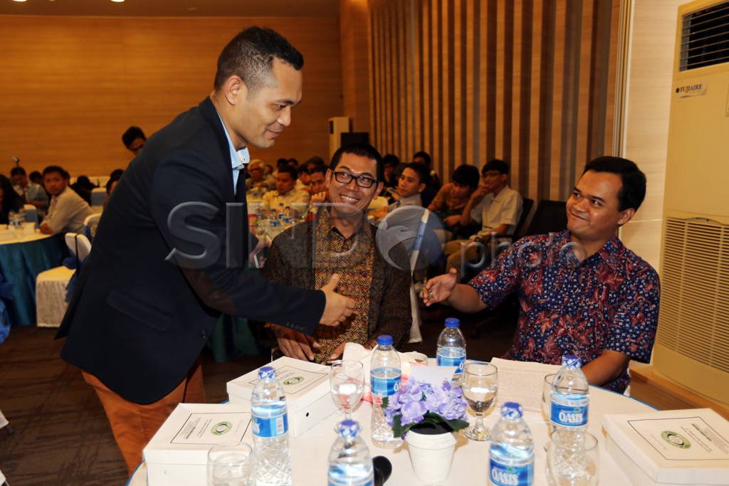 Rebut suara pemilih...