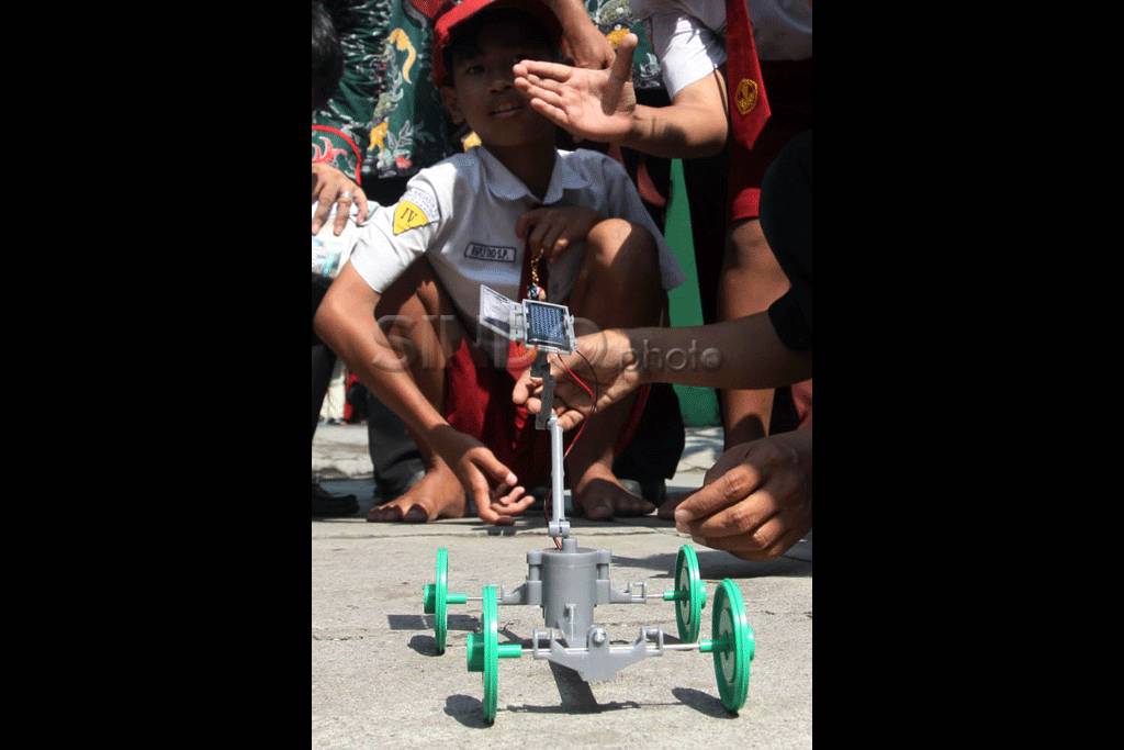 Mobil tenaga surya