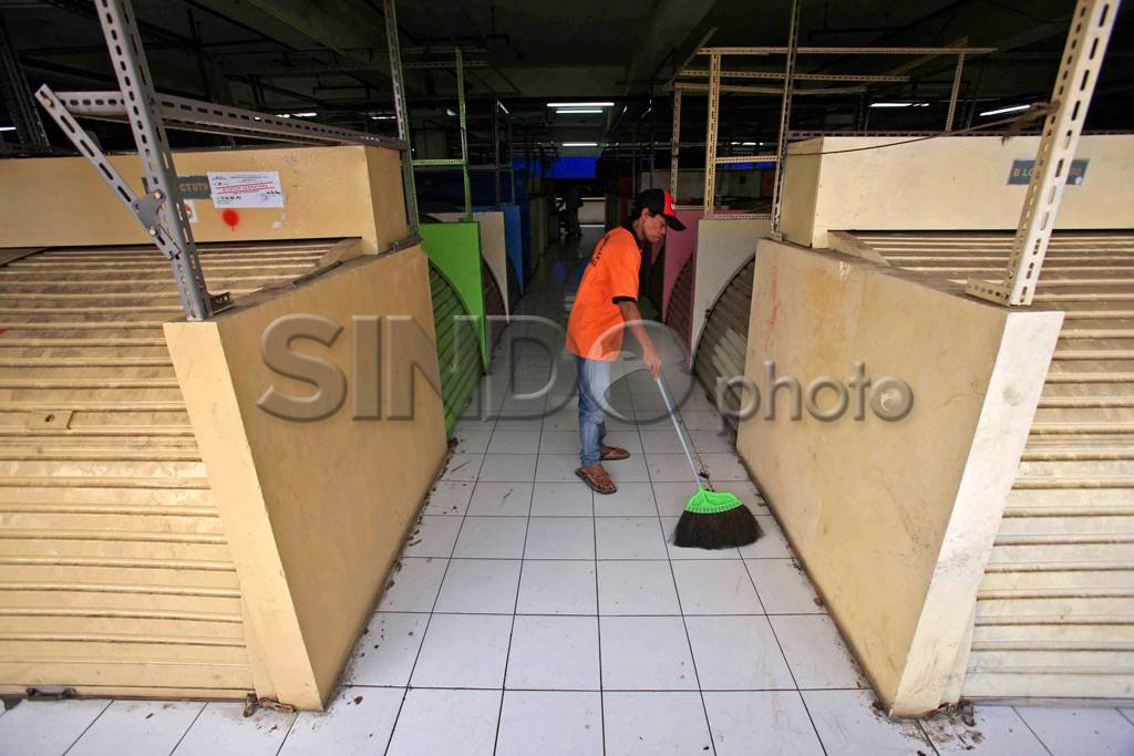 Tidak berjualan, puluhan...