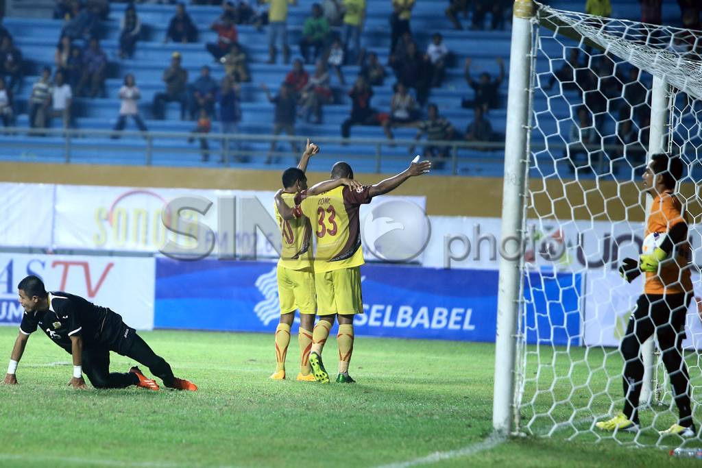 Sriwijaya FC kalahkan...
