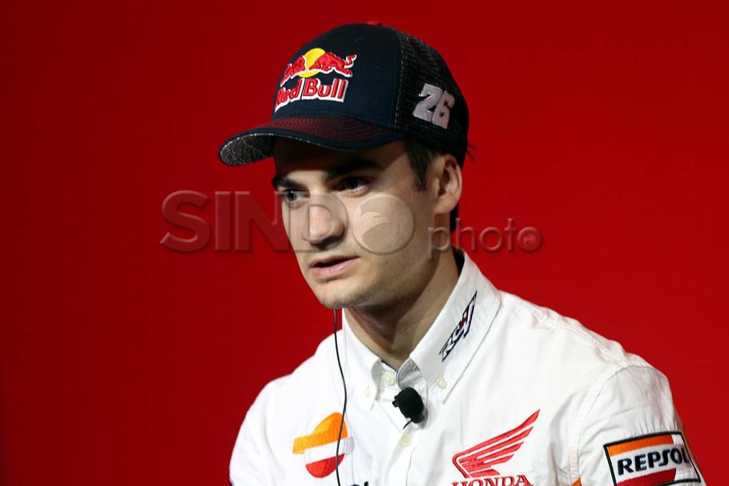 Dani Pedrosa serahkan...