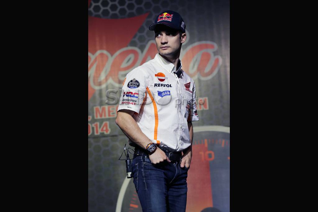 Dani Pedrosa serahkan...