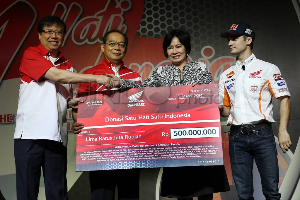Dani Pedrosa serahkan...