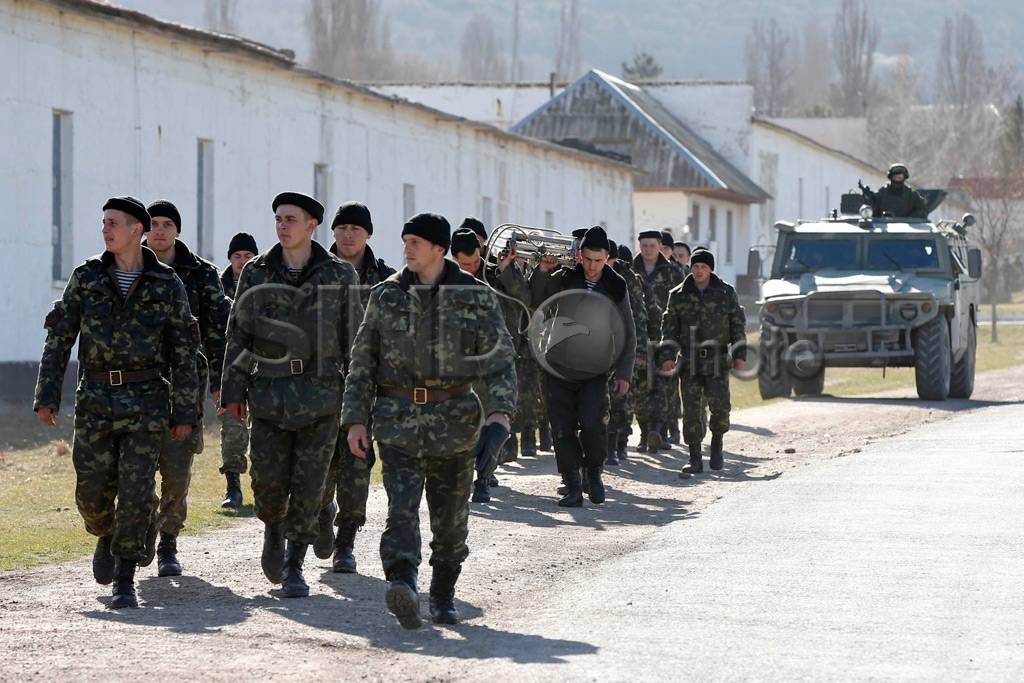 Tentara Ukraina tinggalkan...