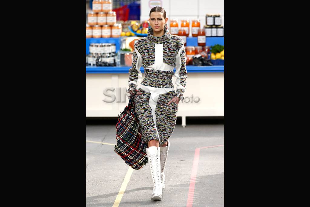 Fashion show koleksi...