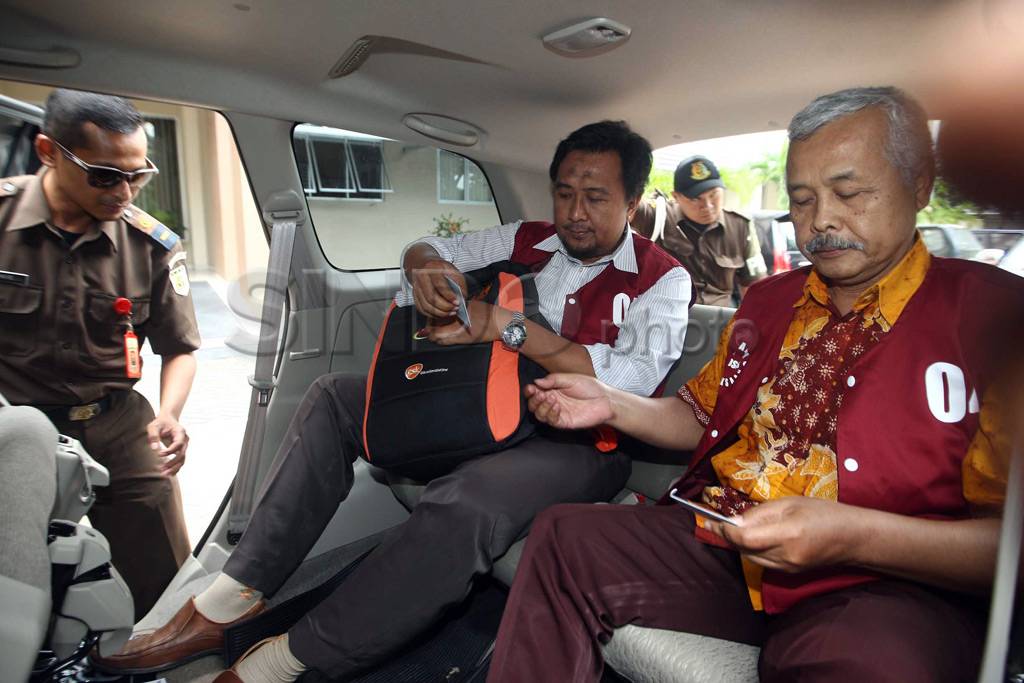 Dua tersangka dugaan...