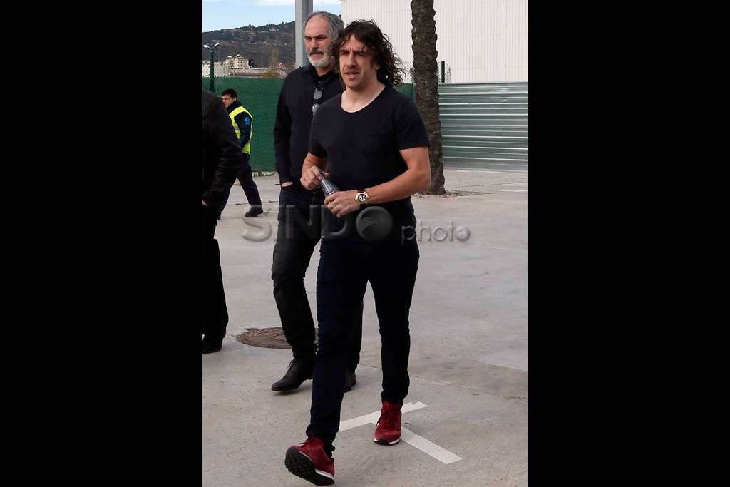Puyol pensiun dari Barcelona