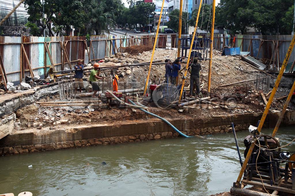 Cegah amblas, jembatan...