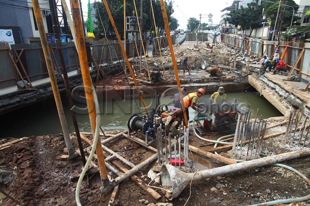 Cegah amblas, jembatan...