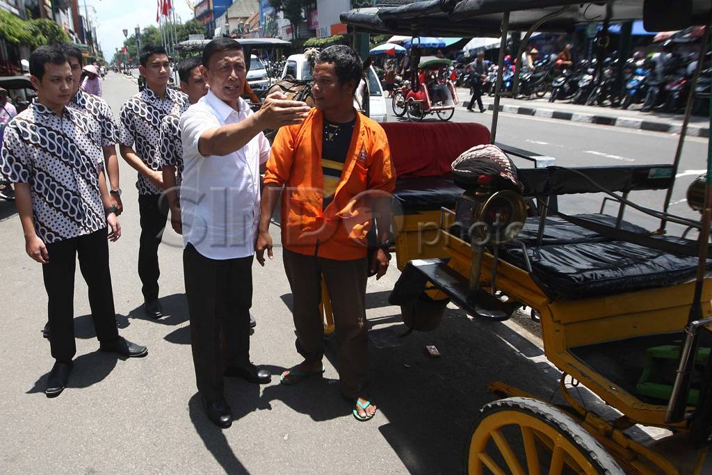 Wiranto blusukan di...