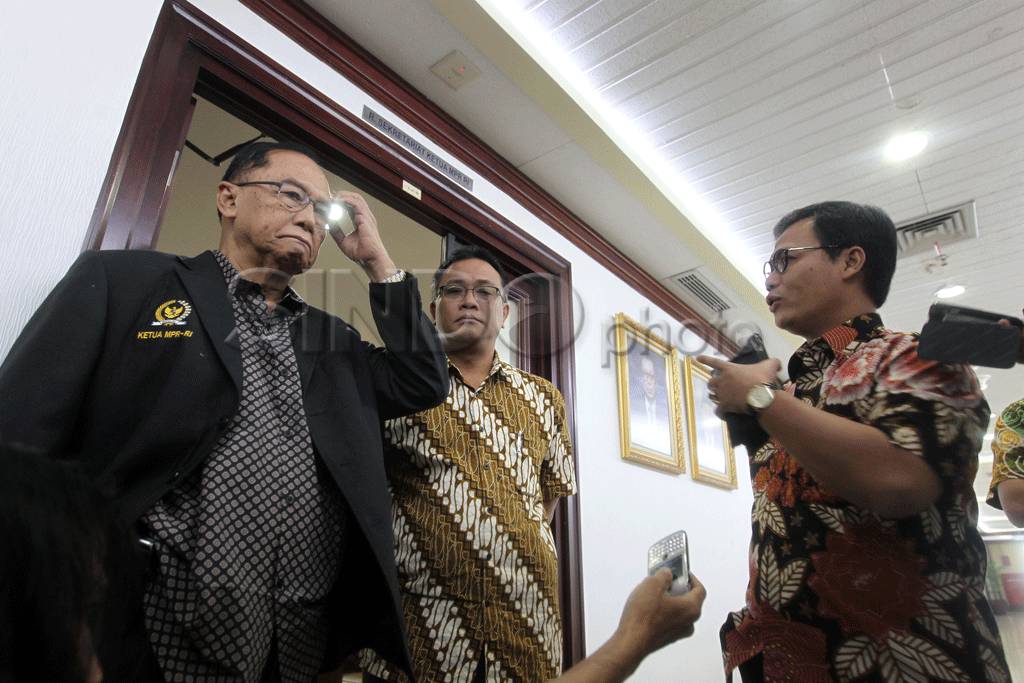 Ketua MPR dan Ketua...