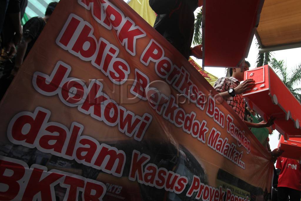 Demo pengadaan Bus Transjakarta...