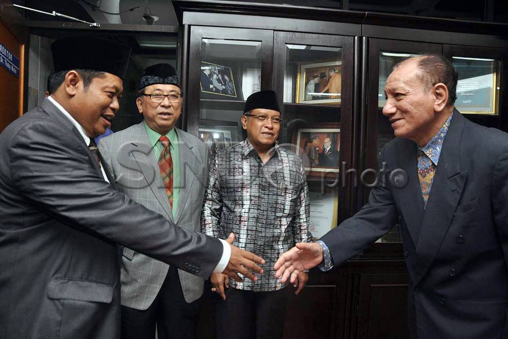 Gelar doktor Sekjen...