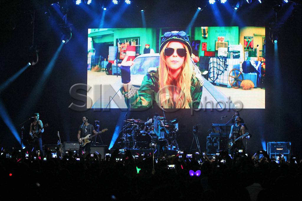 Konser Avril Lavigne...