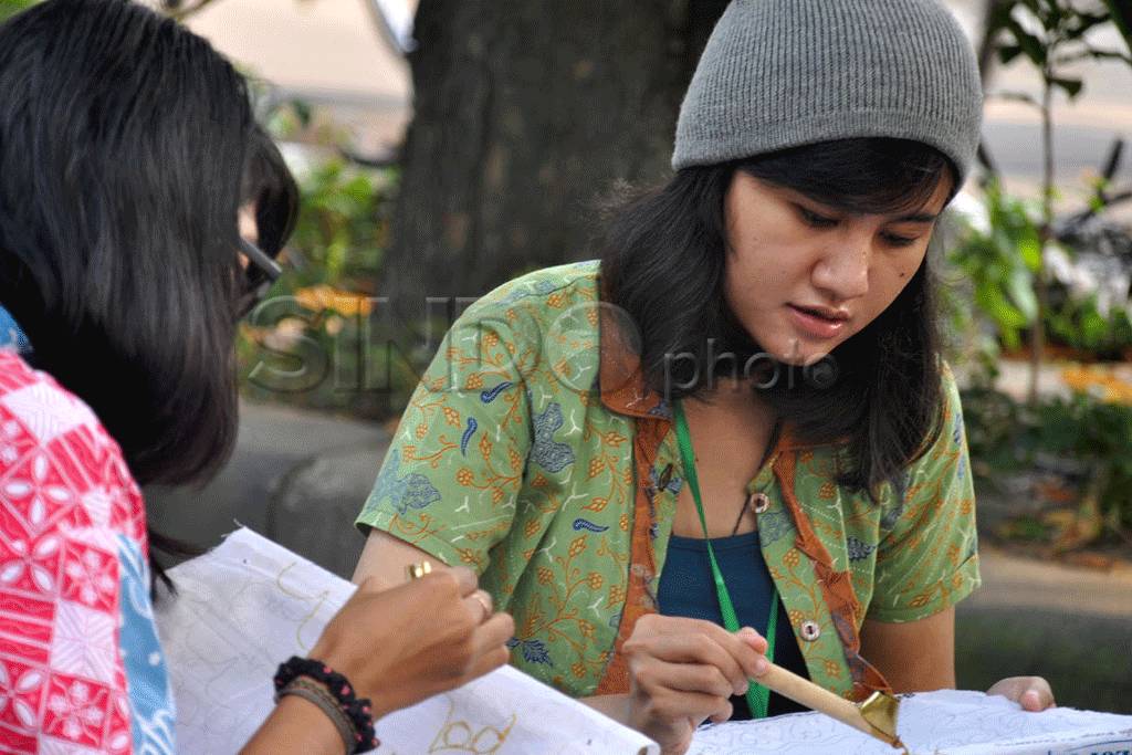 Lestarikan batik, puluhan...