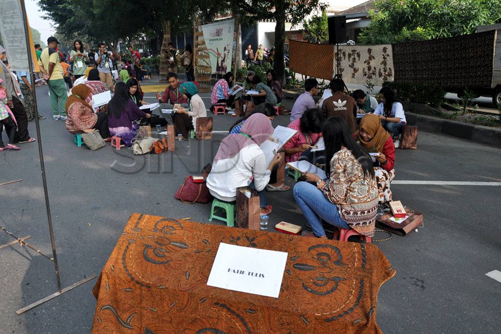 Lestarikan batik, puluhan...