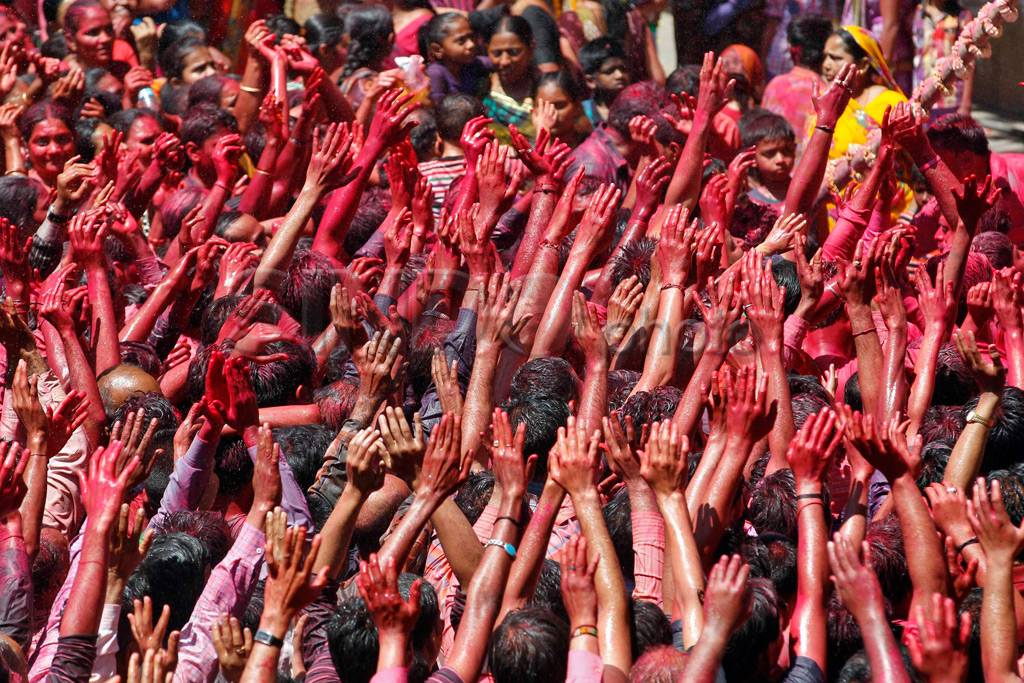 Perayaan Holi umat Hindu...