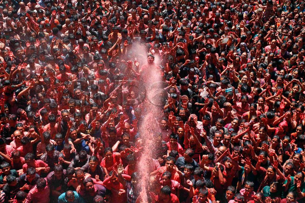 Perayaan Holi umat Hindu...