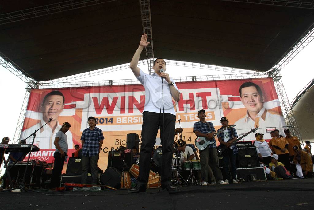 Ribuan simpatisan partai...