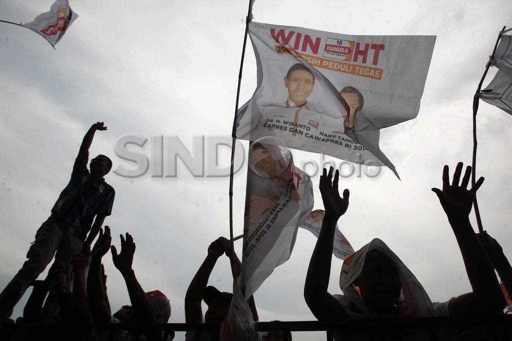 Ribuan simpatisan partai...