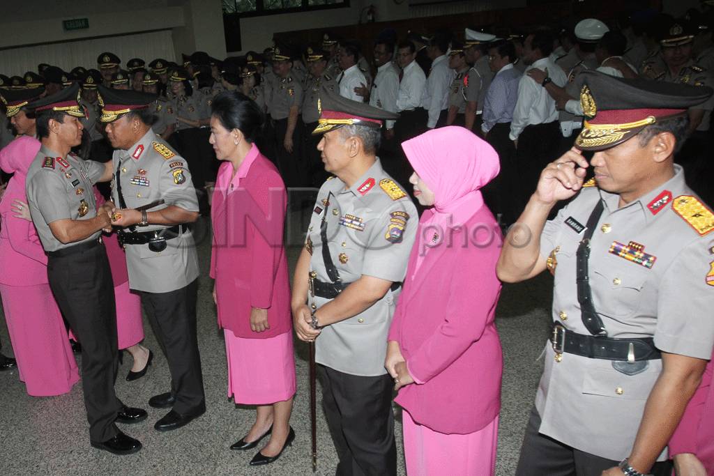 Kapolri lantik empat...