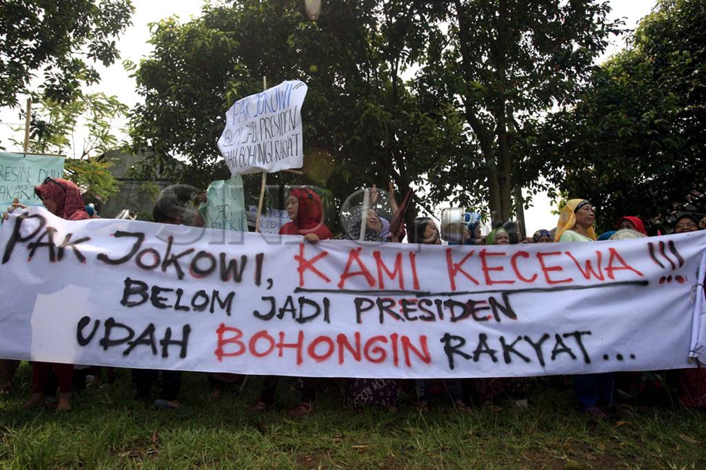 Demo ibu-ibu tolak pencapresan...