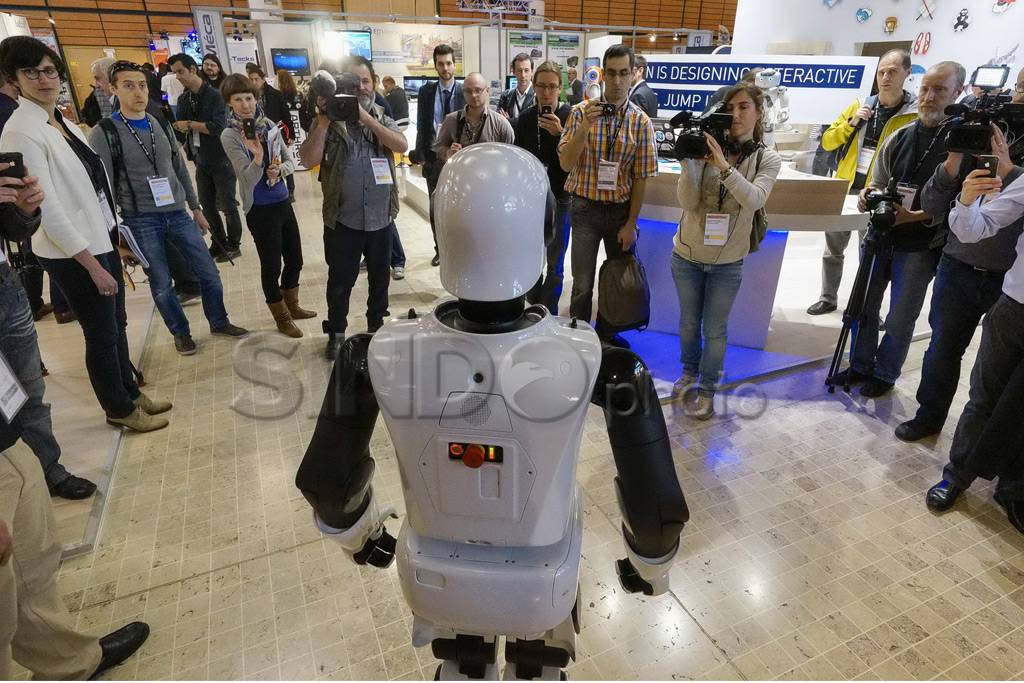 Pameran robot teknologi...