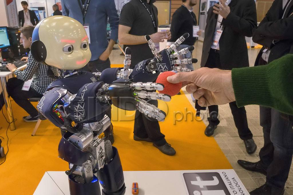 Pameran robot teknologi...