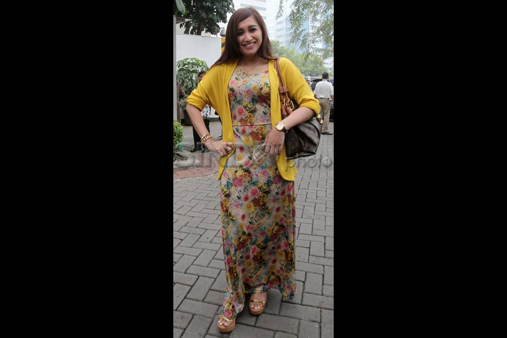Lepas jilbab, Sefti...