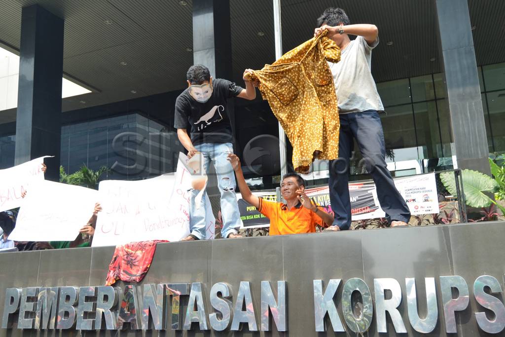 Demo Hambalang di KPK