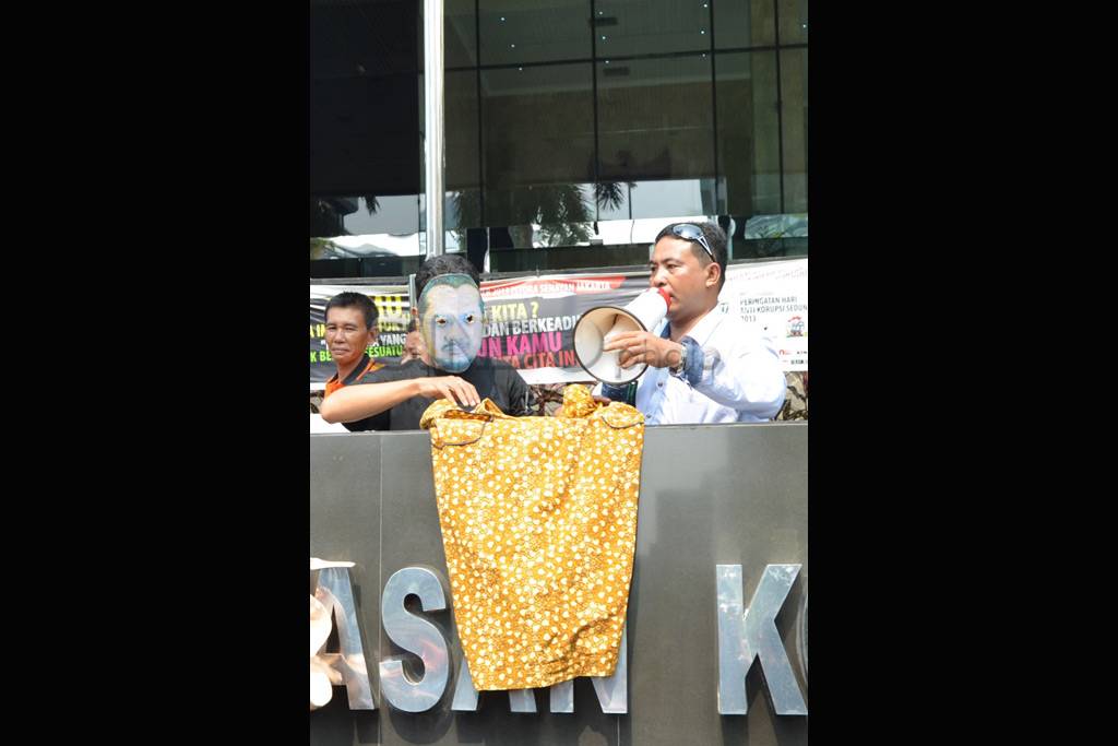 Demo Hambalang di KPK