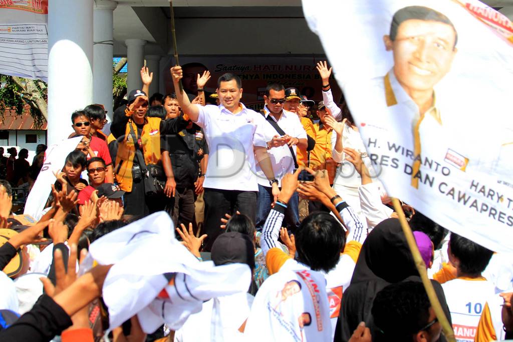 HT Disambut ribuan simpatisan...