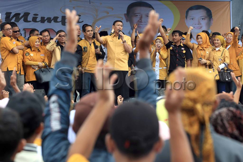 Ribuan warga sambut...