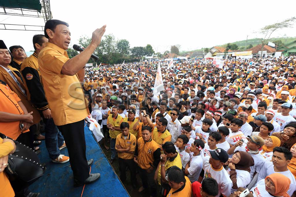 Ribuan warga sambut...