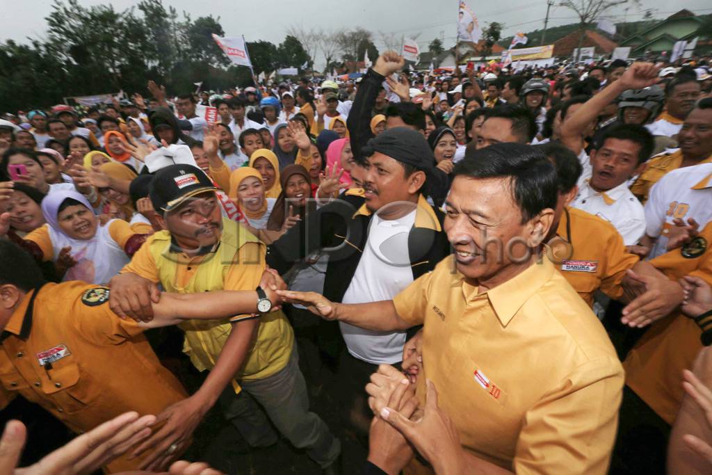 Ribuan warga sambut...