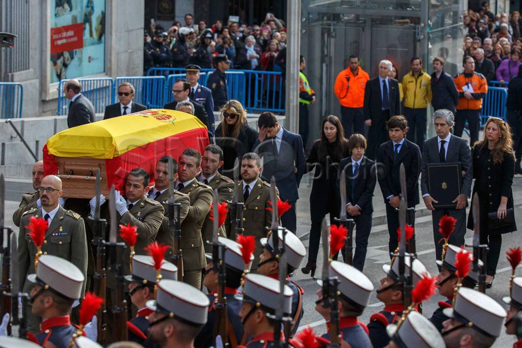 Mantan PM Spanyol Adolfo...