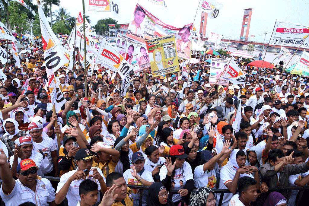 Ribuan simpatisan dan...