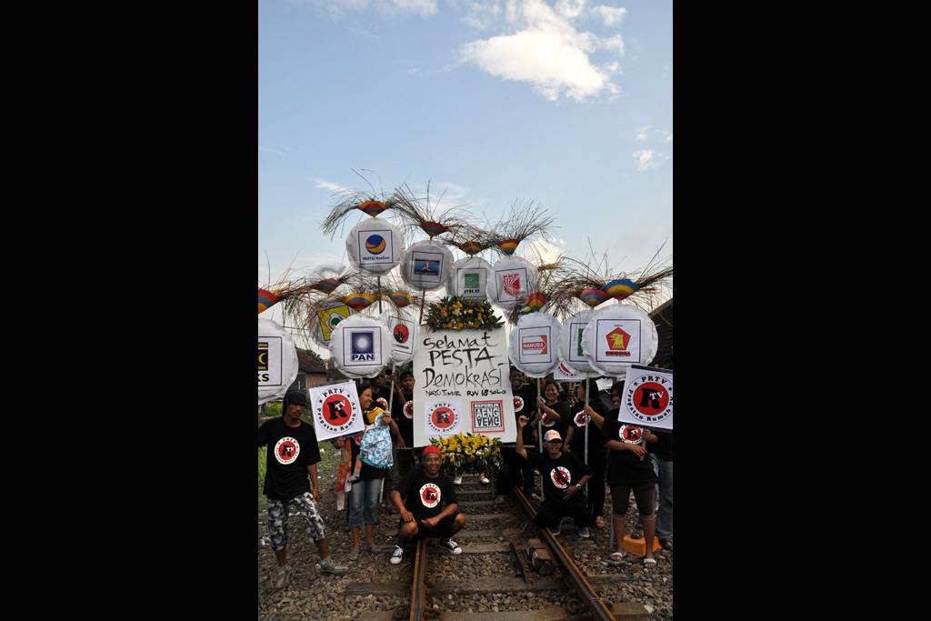 Karnaval warga peduli...