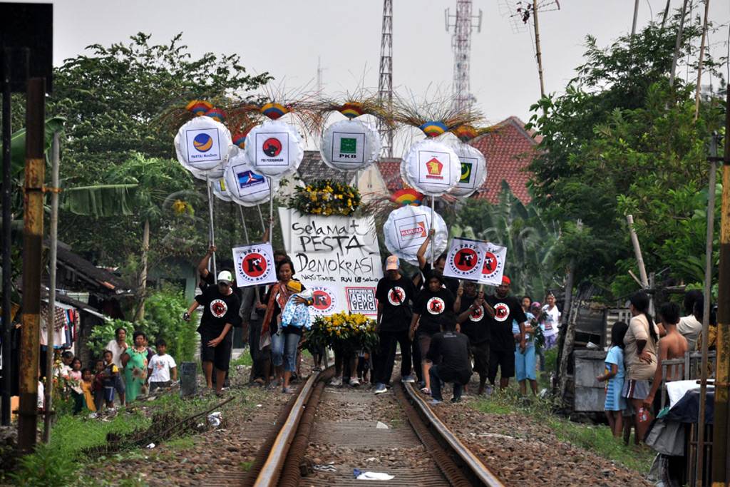 Karnaval warga peduli...