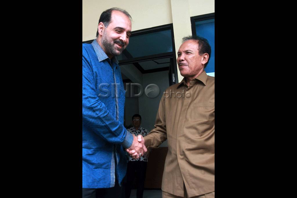 Duta Besar Iran datangi...