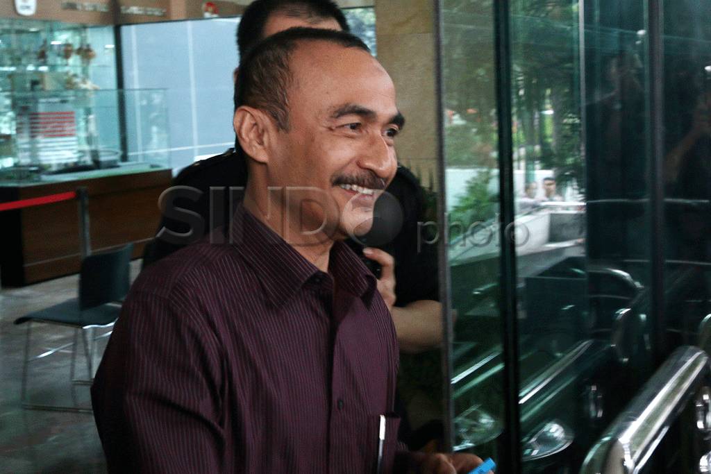 Ketua DPRD Banten penuhi...