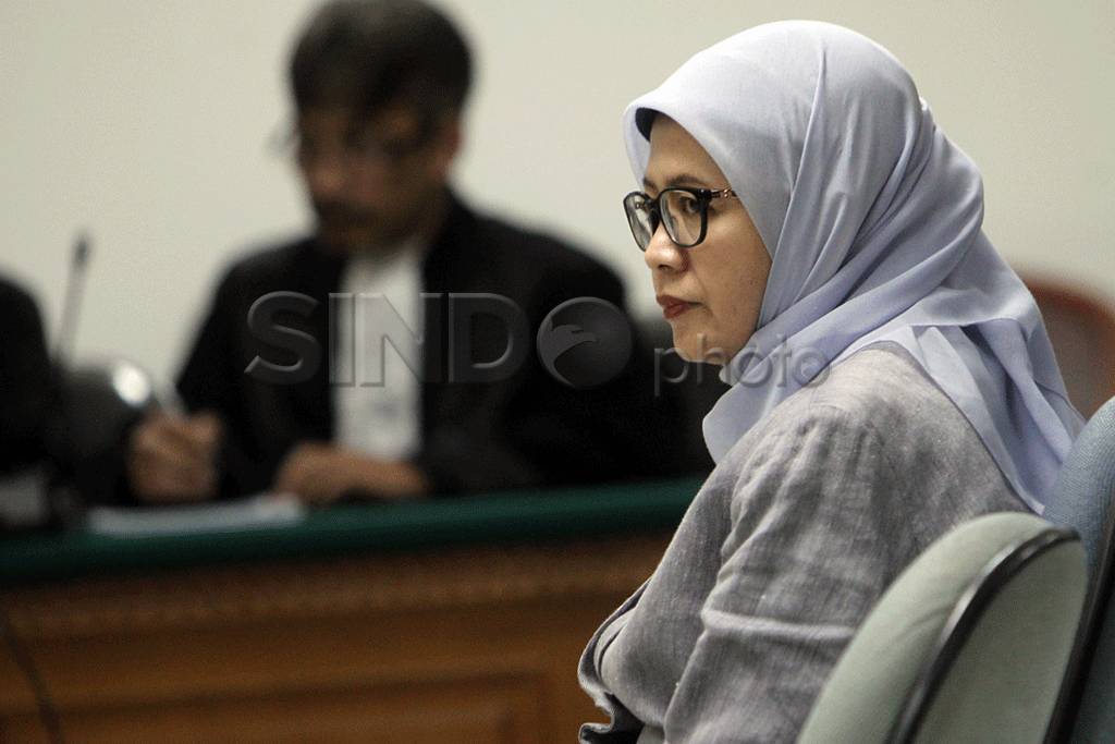 Chairun Nisa diganjar...