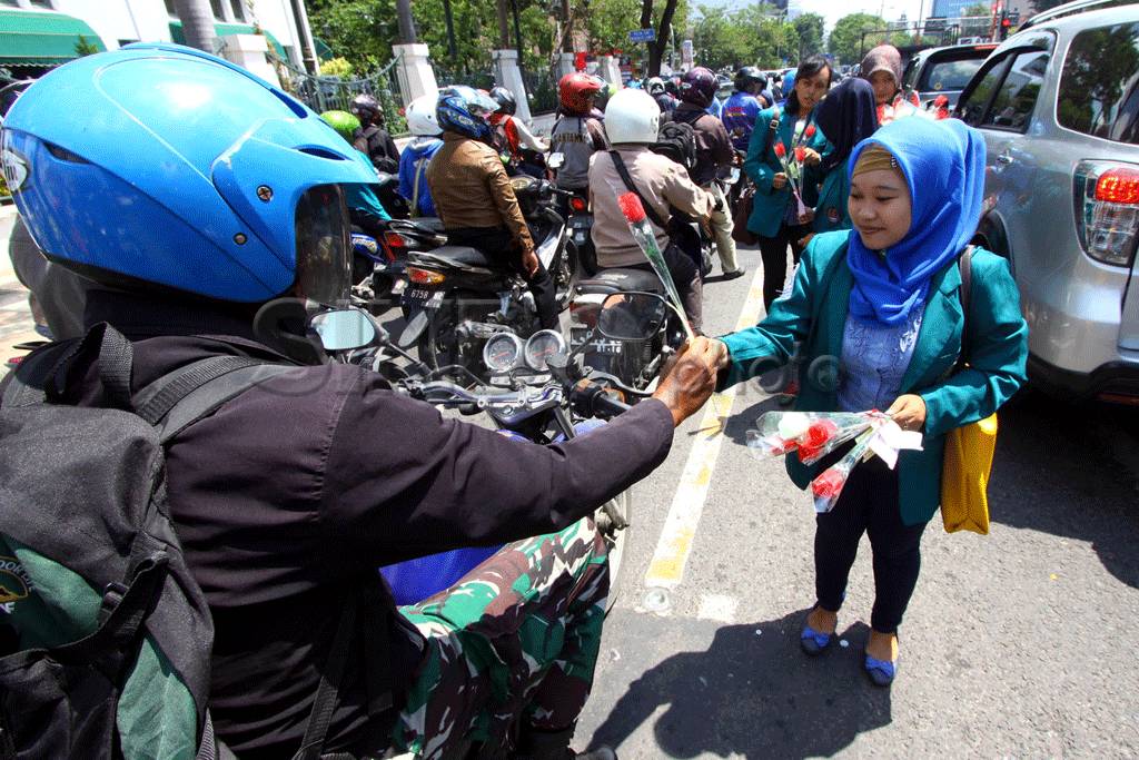Aktivis himbau kampanye...