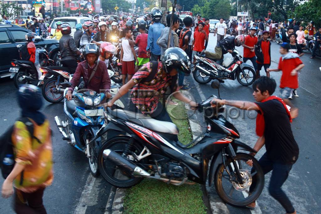 Papan reklame raksasa...