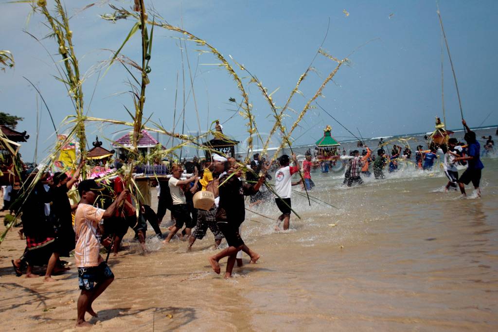 Upacara Jalani Dipuja,...