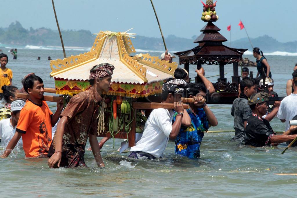 Upacara Jalani Dipuja,...