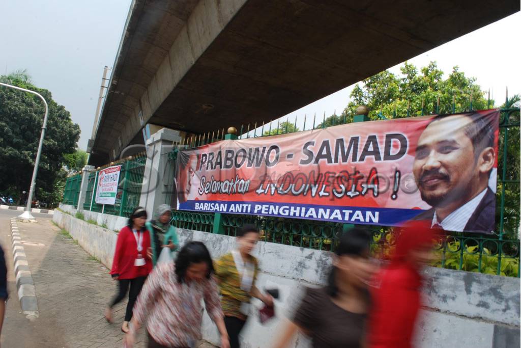 Spanduk Prabowo-Samad...