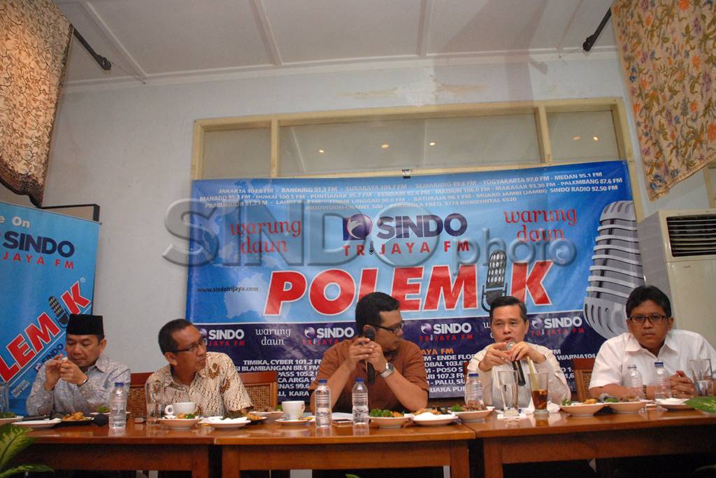 Diskusi bahas siapa...